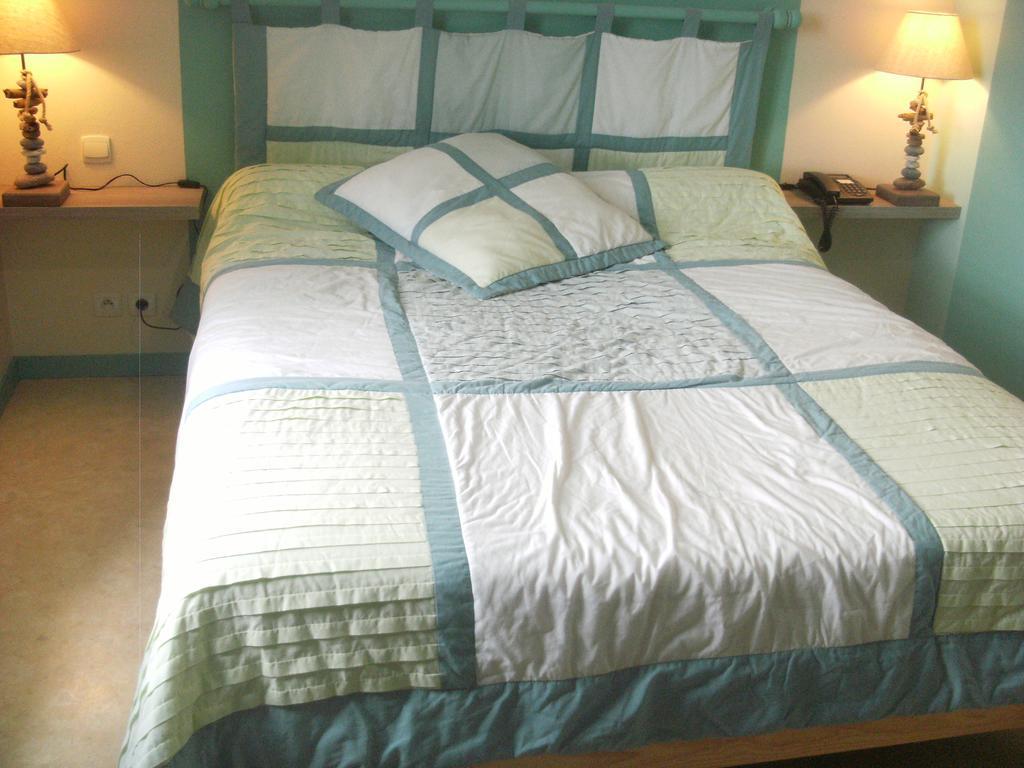 Les Confins Du Perche Hotel Tuffe Room photo