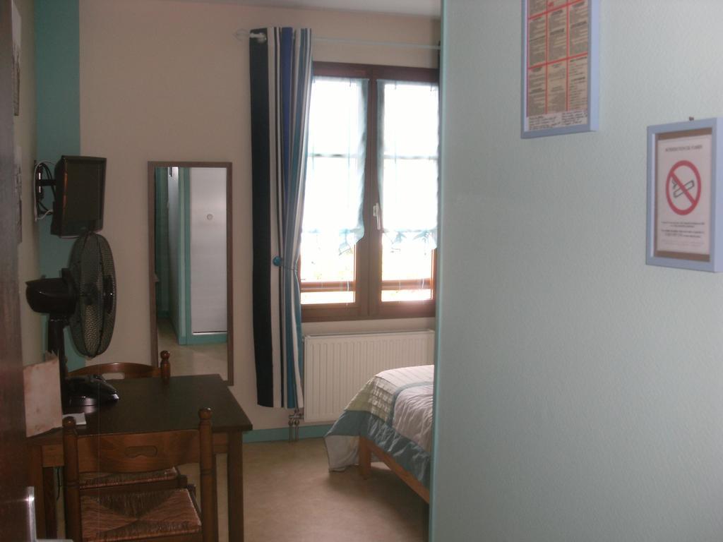 Les Confins Du Perche Hotel Tuffe Room photo